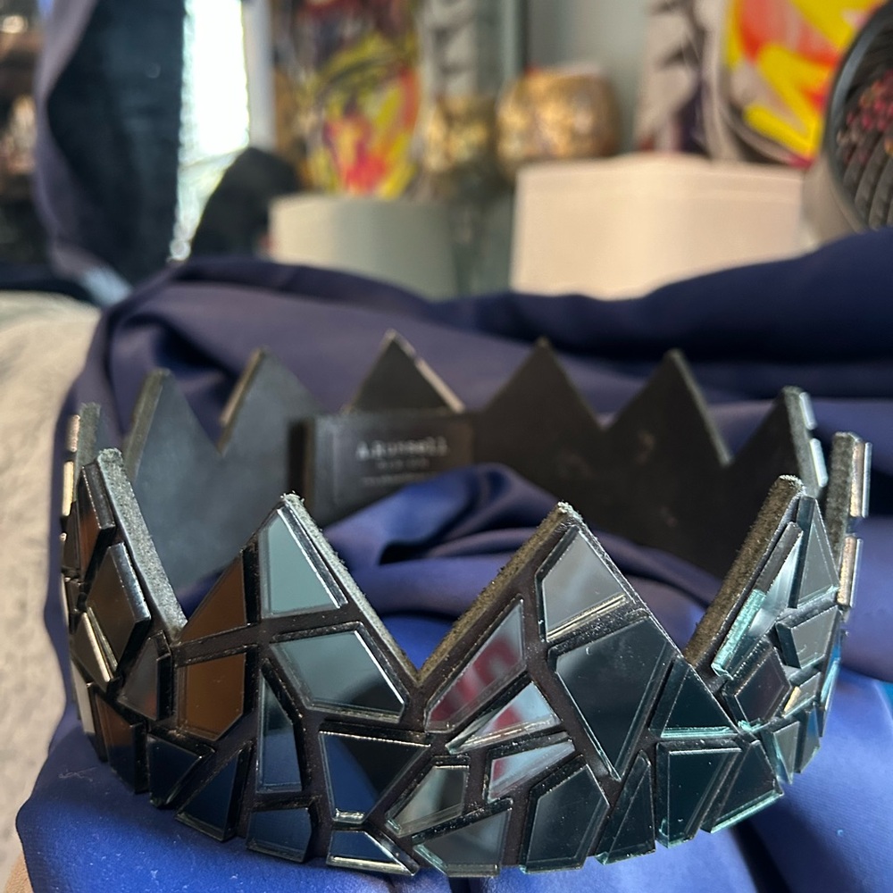 Black Geometric Crown Headband - Picture 3 of 12